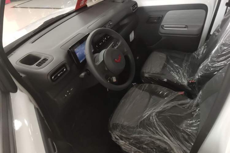 Used Wuling Zhiguang New Energy 2025 Model 305km Ambitious Edition Left Front Seat