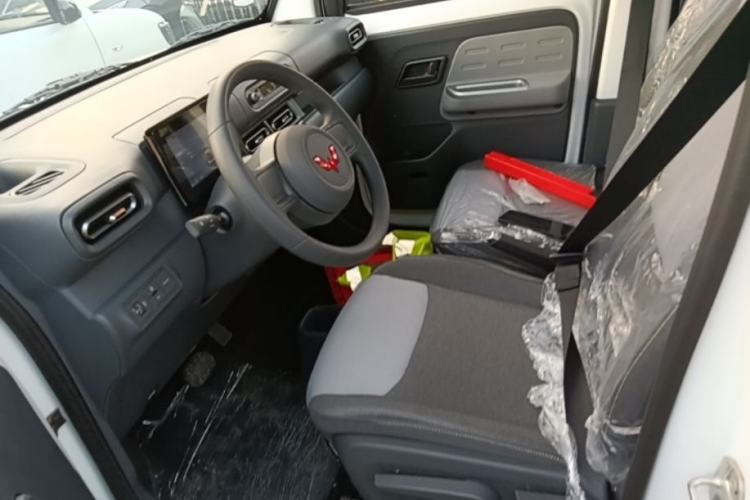 Used Wuling Zhiguang New Energy 2025 Model 305km Ambitious Edition Left Front Seat