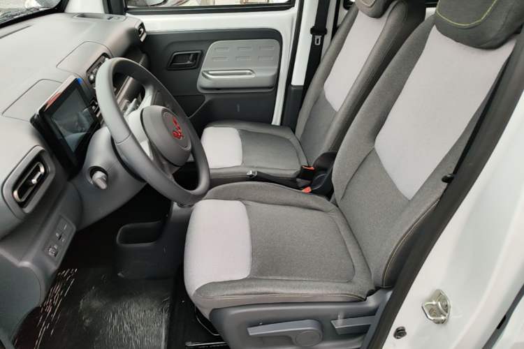 Used Wuling Zhiguang New Energy 2025 Model 305km Ambitious Edition Left Front Seat