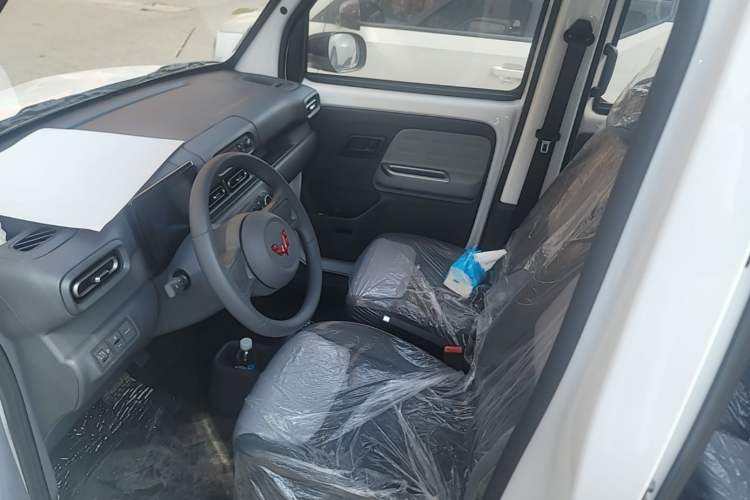 Used Wuling Zhiguang New Energy 2025 Model 305km Ambitious Edition Left Front Seat