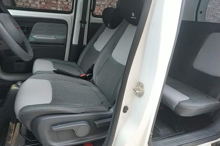 Used Wuling Zhiguang New Energy 2025 Model 305km Ambitious Edition Left Front Seat