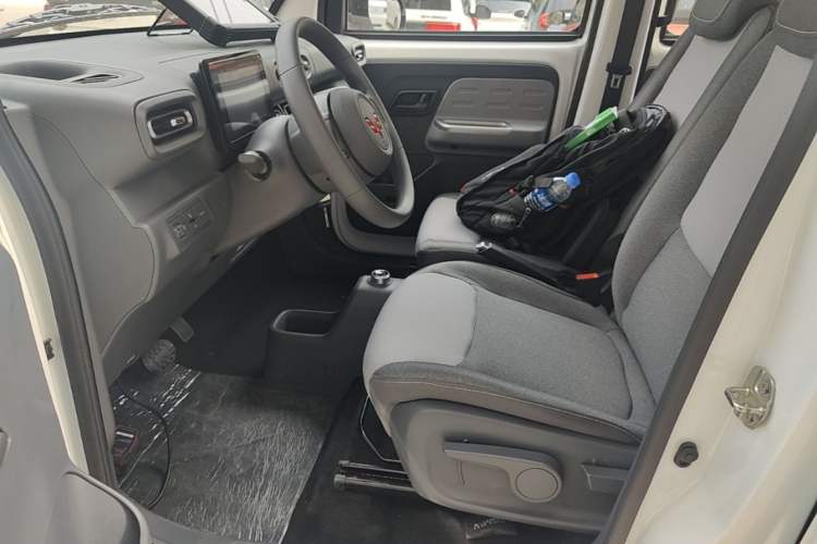 Used Wuling Zhiguang New Energy 2025 Model 305km Ambitious Edition Left Front Seat