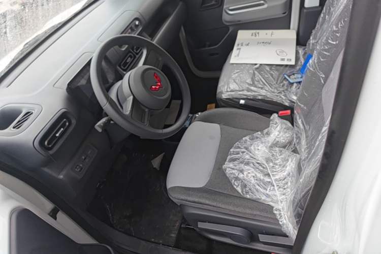 Used Wuling Zhiguang New Energy 2025 Model 305km Ambitious Edition Left Front Seat