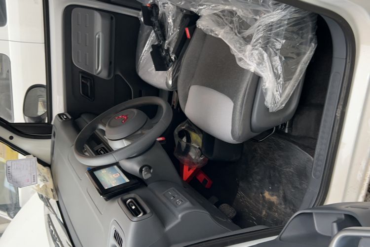 Used Wuling Zhiguang New Energy 2025 Model 305km Ambitious Edition Left Front Seat