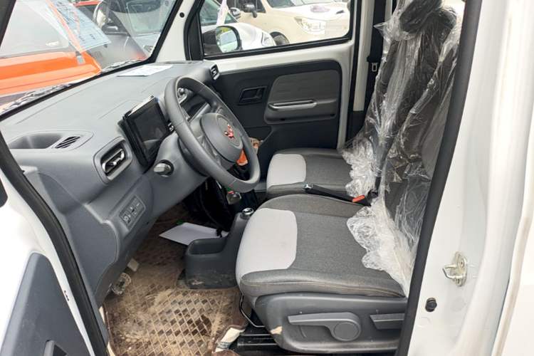 Used Wuling Zhiguang New Energy 2025 Model 305km Ambitious Edition Left Front Seat
