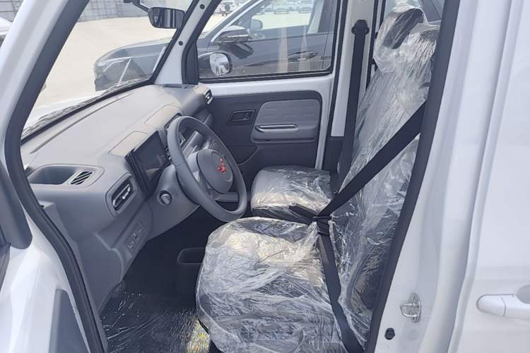 Used Wuling Zhiguang New Energy 2025 Model 305km Ambitious Edition Left Front Seat