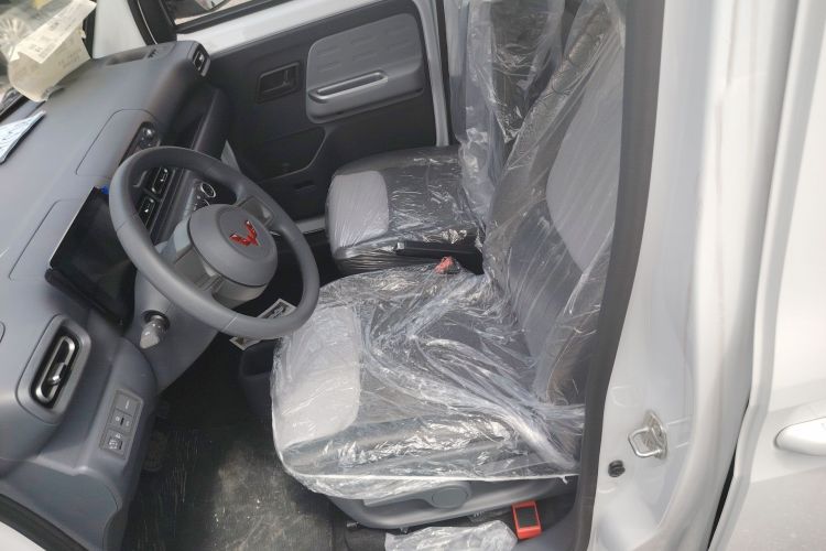 Used Wuling Zhiguang New Energy 2025 Model 305km Ambitious Edition Left Front Seat