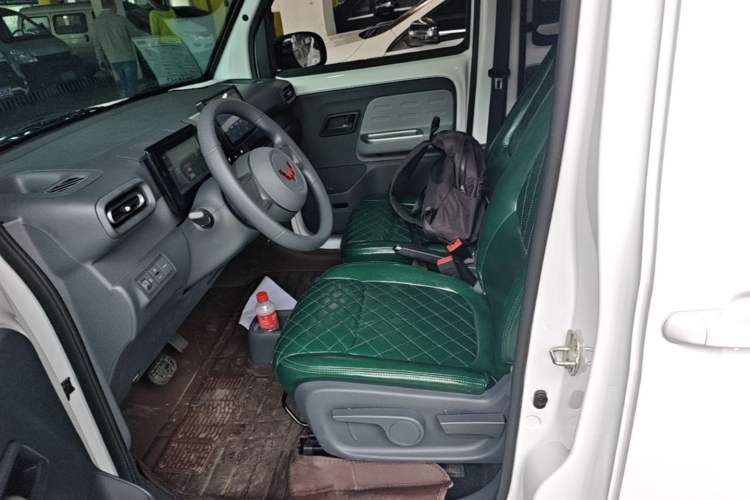 Used Wuling Zhiguang New Energy 2025 Model 305km Ambitious Edition Left Front Seat