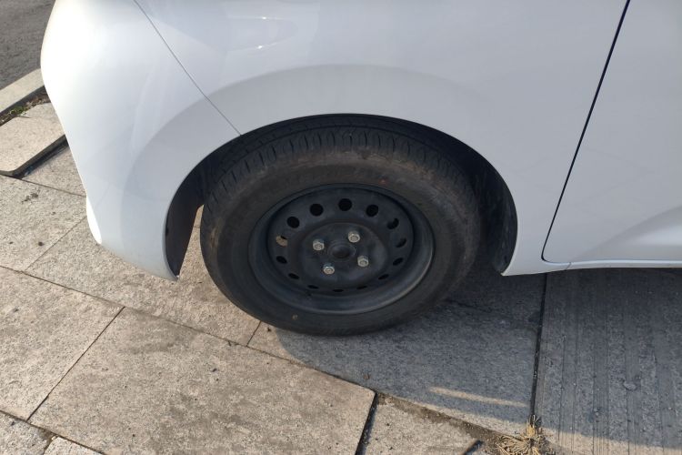 Used Wuling Zhiguang New Energy 2025 Standard Model Left Front Wheel Hub