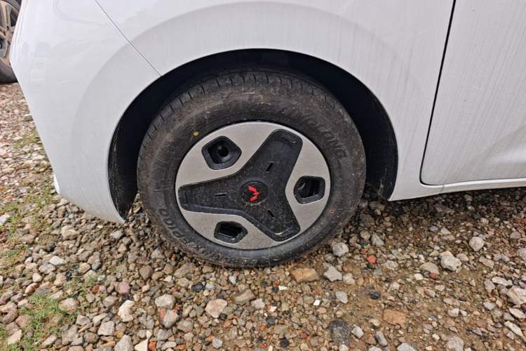 Used Wuling Zhiguang New Energy 2025 Model 305km Ambitious Edition Left Front Wheel Hub
