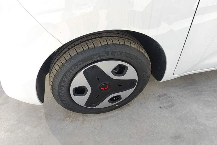 Used Wuling Zhiguang New Energy 2025 Comfort Model Left Front Wheel Hub