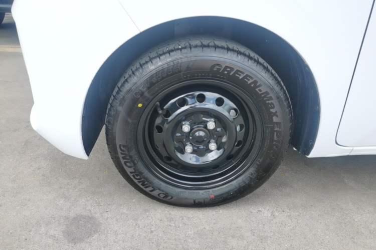 Used Wuling Zhiguang New Energy 2025 Standard Model Left Front Wheel Hub