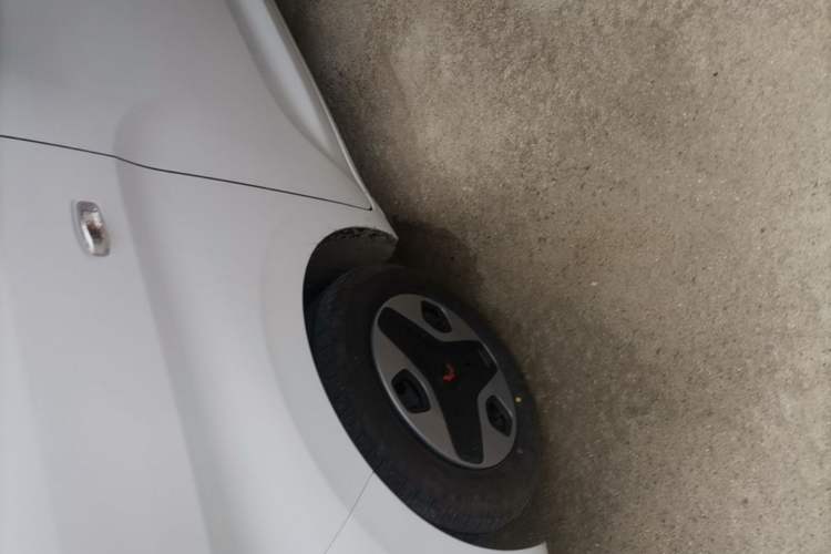 Used Wuling Zhiguang New Energy 2025 Model 305km Ambitious Edition Left Front Wheel Hub