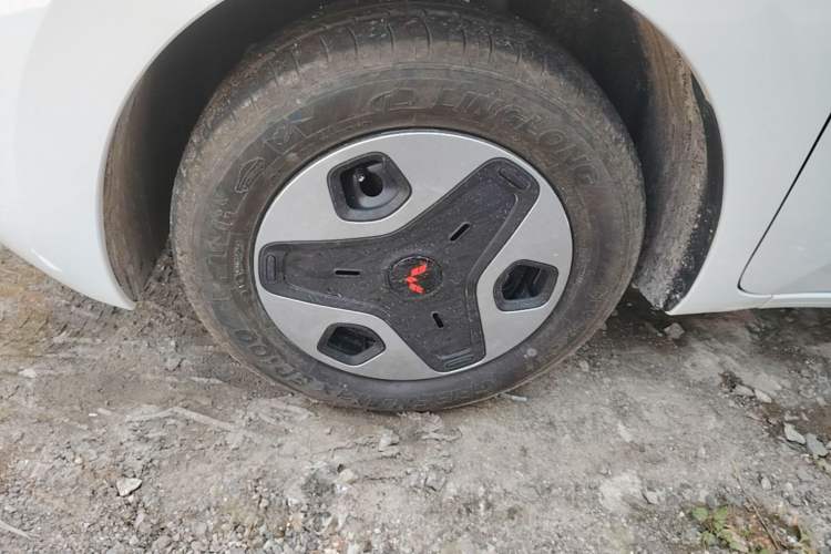 Used Wuling Zhiguang New Energy 2025 Model 305km Ambitious Edition Left Front Wheel Hub