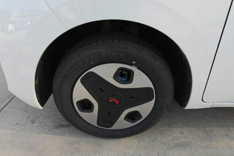 Used Wuling Zhiguang New Energy 2025 Comfort Model Left Front Wheel Hub