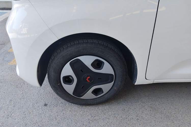 Used Wuling Zhiguang New Energy 2025 Comfort Model Left Front Wheel Hub