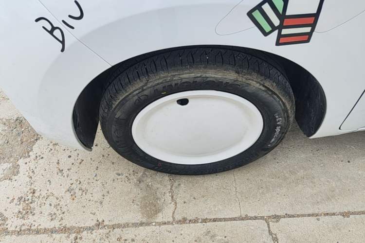 Used Wuling Zhiguang New Energy 2025 Standard Model Left Front Wheel Hub
