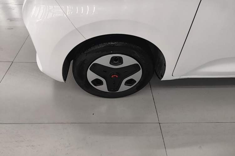 Used Wuling Zhiguang New Energy 2025 Comfort Model Left Front Wheel Hub