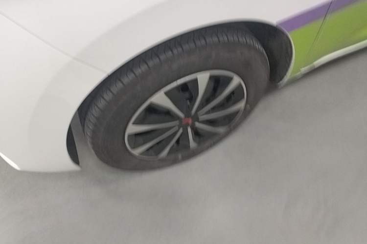 Used Wuling Zhiguang New Energy 2025 Model 305km Ambitious Edition Left Front Wheel Hub