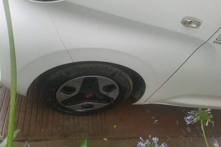 Used Wuling Zhiguang New Energy 2025 Comfort Model Left Front Wheel Hub