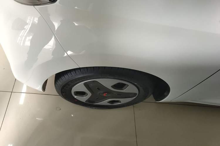 Used Wuling Zhiguang New Energy 2025 Model 305km Ambitious Edition Left Front Wheel Hub