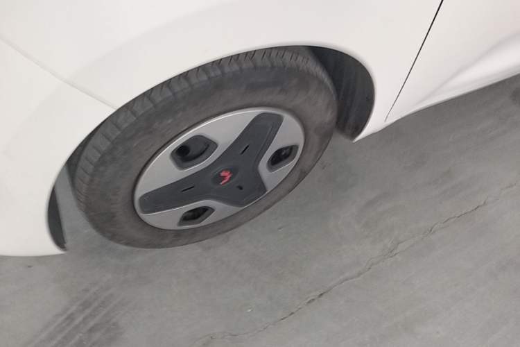 Used Wuling Zhiguang New Energy 2025 Comfort Model Left Front Wheel Hub