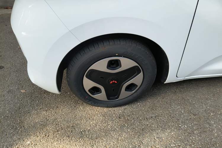 Used Wuling Zhiguang New Energy 2025 Comfort Model Left Front Wheel Hub
