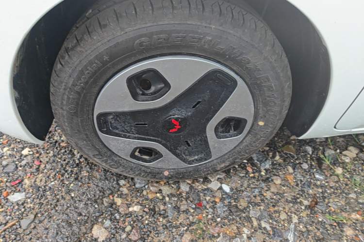 Used Wuling Zhiguang New Energy 2025 Model 305km Ambitious Edition Left Front Wheel Hub