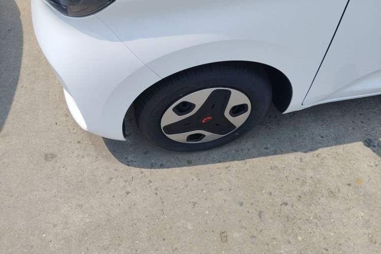 Used Wuling Zhiguang New Energy 2025 Comfort Model Left Front Wheel Hub