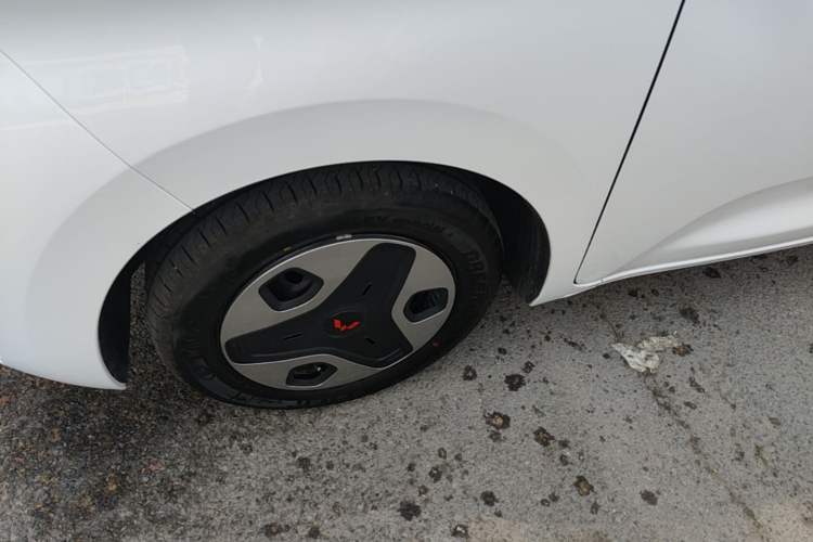 Used Wuling Zhiguang New Energy 2025 Comfort Model Left Front Wheel Hub