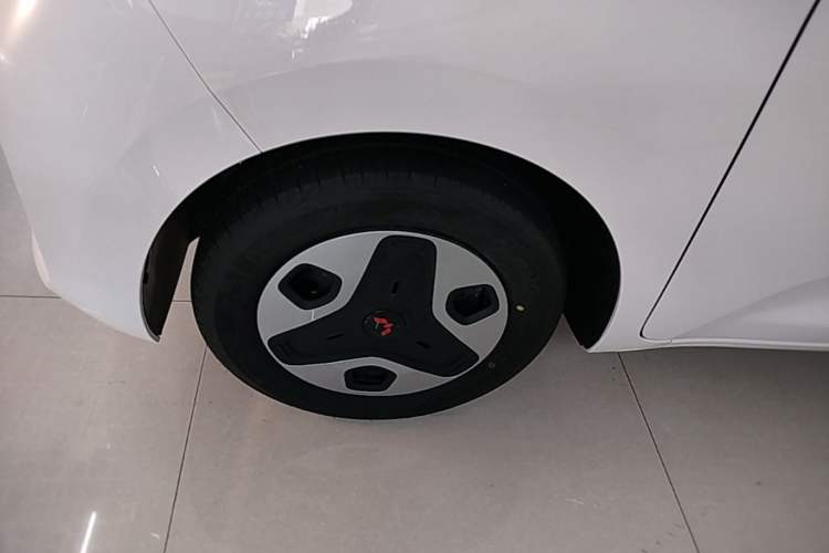 Used Wuling Zhiguang New Energy 2025 Comfort Model Left Front Wheel Hub