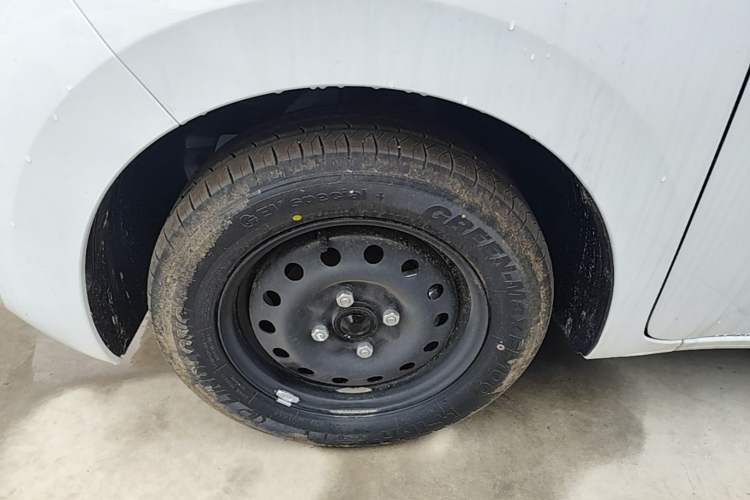 Used Wuling Zhiguang New Energy 2025 Standard Model Left Front Wheel Hub