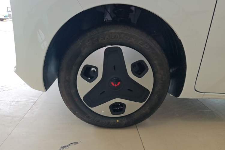 Used Wuling Zhiguang New Energy 2025 Comfort Model Left Front Wheel Hub