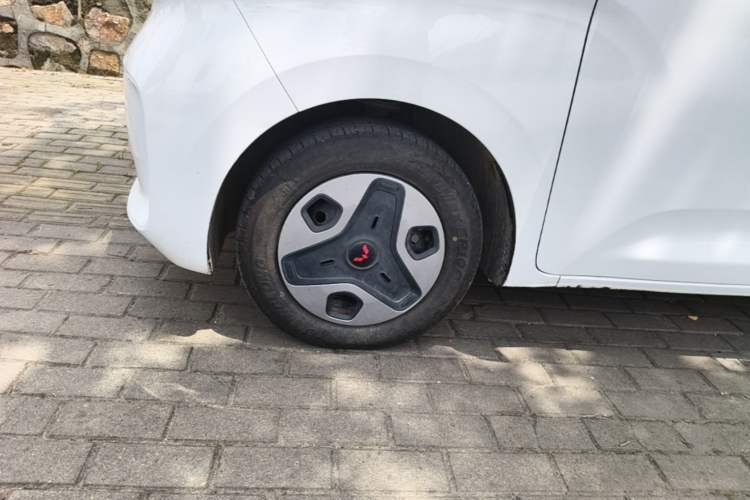 Used Wuling Zhiguang New Energy 2025 Model 305km Ambitious Edition Left Front Wheel Hub