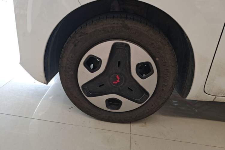 Used Wuling Zhiguang New Energy 2025 Comfort Model Left Front Wheel Hub