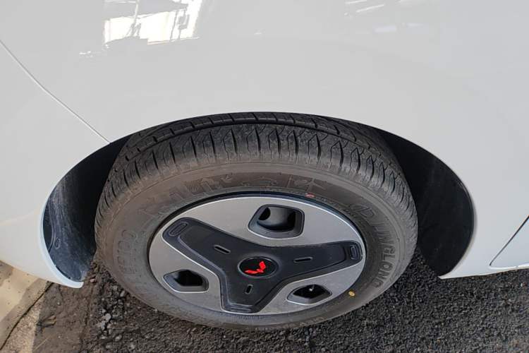 Used Wuling Zhiguang New Energy 2025 Comfort Model Left Front Wheel Hub