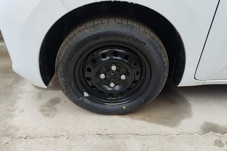 Used Wuling Zhiguang New Energy 2025 Standard Model Left Front Wheel Hub