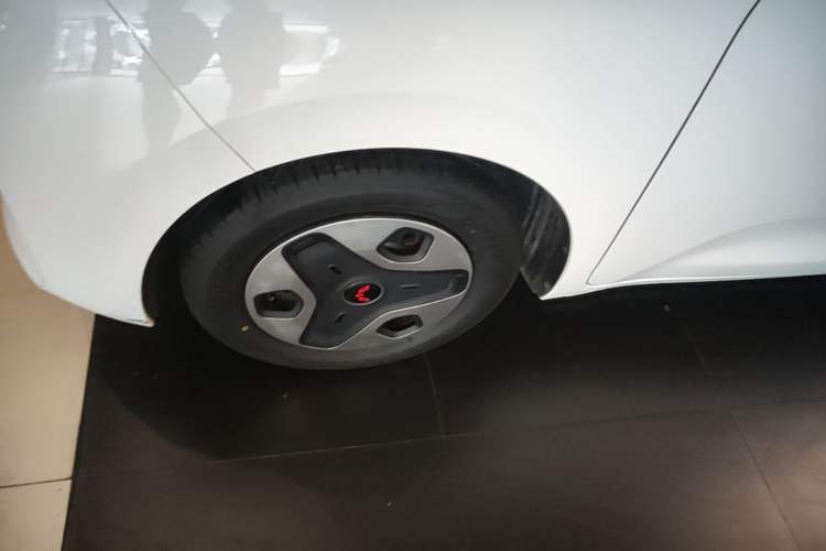 Used Wuling Zhiguang New Energy 2025 Comfort Model Left Front Wheel Hub