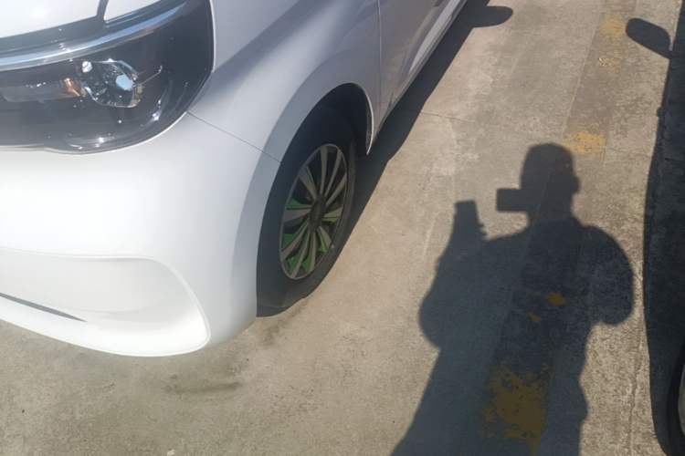 Used Wuling Zhiguang New Energy 2025 Standard Model Left Front Wheel Hub
