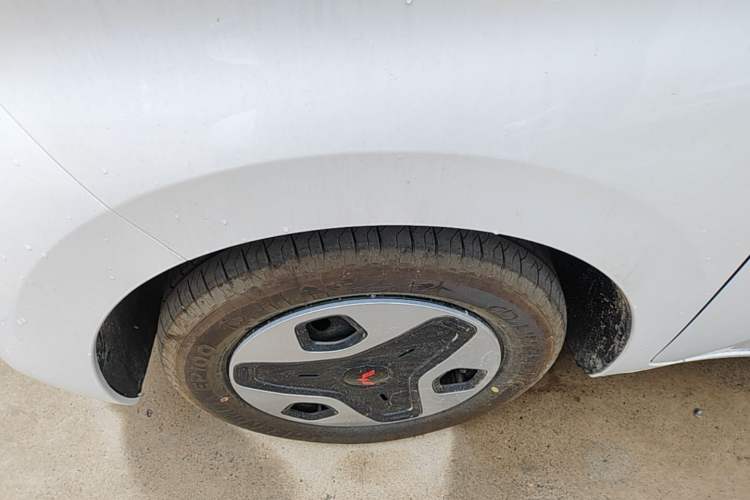 Used Wuling Zhiguang New Energy 2025 Model 305km Ambitious Edition Left Front Wheel Hub