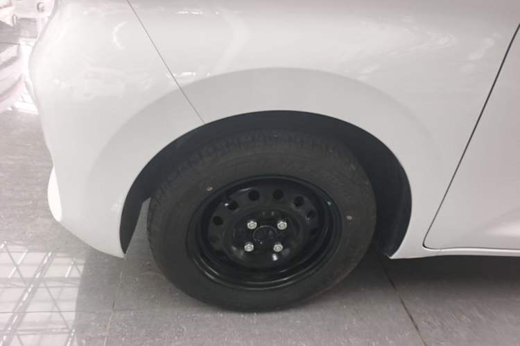 Used Wuling Zhiguang New Energy 2025 Standard Model Left Front Wheel Hub