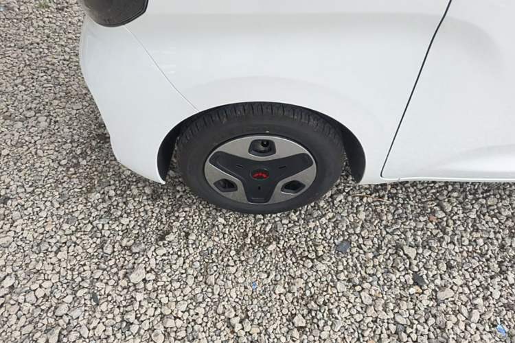 Used Wuling Zhiguang New Energy 2025 Comfort Model Left Front Wheel Hub