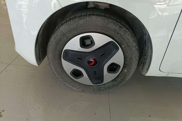 Used Wuling Zhiguang New Energy 2025 Comfort Model Left Front Wheel Hub