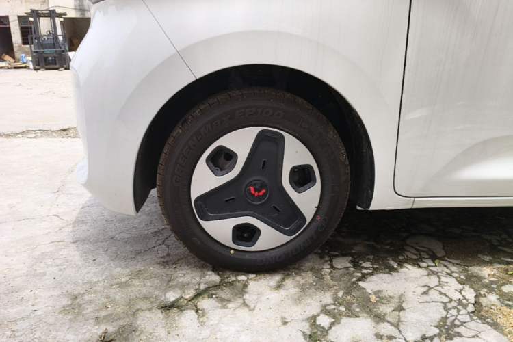 Used Wuling Zhiguang New Energy 2025 Comfort Model Left Front Wheel Hub
