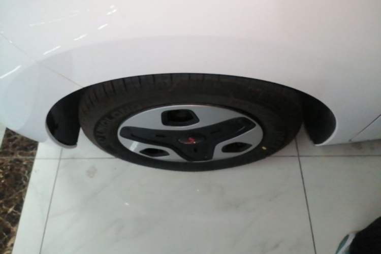 Used Wuling Zhiguang New Energy 2025 Comfort Model Left Front Wheel Hub