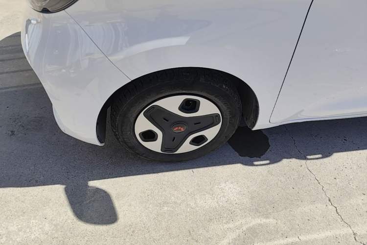 Used Wuling Zhiguang New Energy 2025 Comfort Model Left Front Wheel Hub