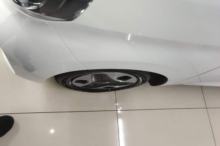Used Wuling Zhiguang New Energy 2025 Model 305km Ambitious Edition Left Front Wheel Hub