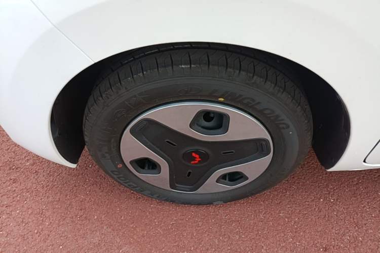 Used Wuling Zhiguang New Energy 2025 Model 305km Ambitious Edition Left Front Wheel Hub