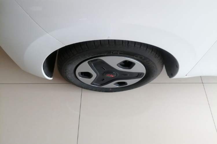 Used Wuling Zhiguang New Energy 2025 Comfort Model Left Front Wheel Hub