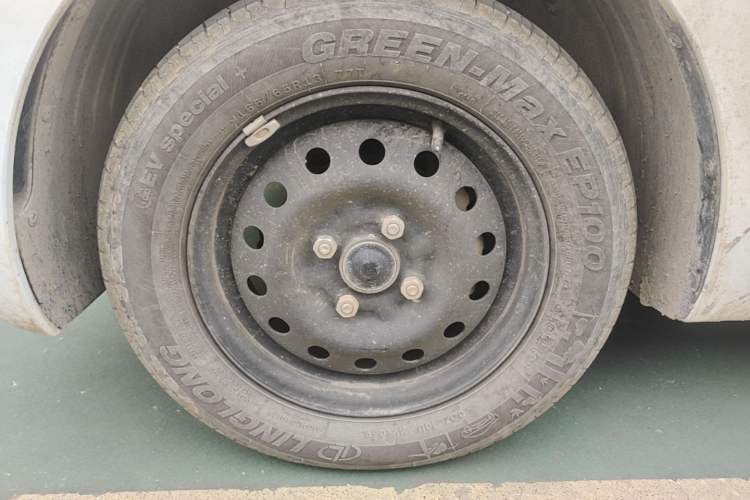 Used Wuling Zhiguang New Energy 2025 Standard Model Left Front Wheel Hub